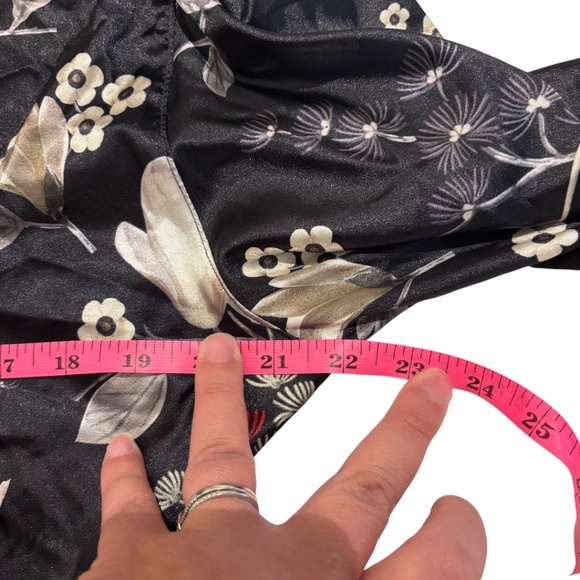 GUESS Black Floral Long Sleeve Mock Neck Top XL - Picture 11 of 13